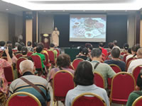 綿陽(yáng)中旅行假日旅行社舉行胡楊林、南疆專(zhuān)列推薦會(huì )